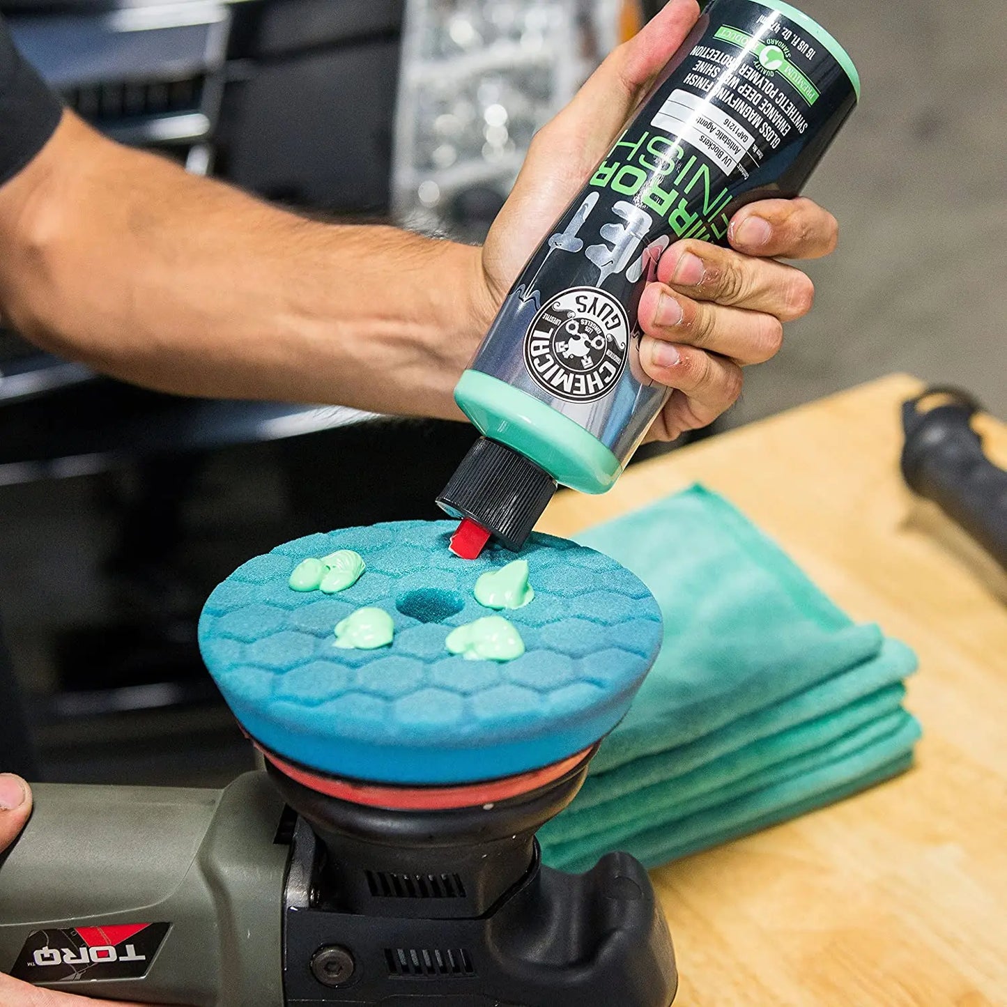 Wet Mirror Finish Ultra Slick Gloss Magnifier (16oz) - Chemical Guys