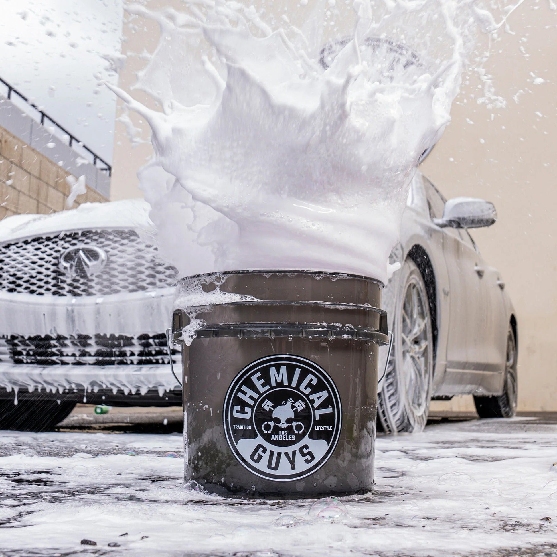 Heavy Duty Ultra Clear Smoked Obsidian Black Bucket (4.25 Gal) - Chemical Guys