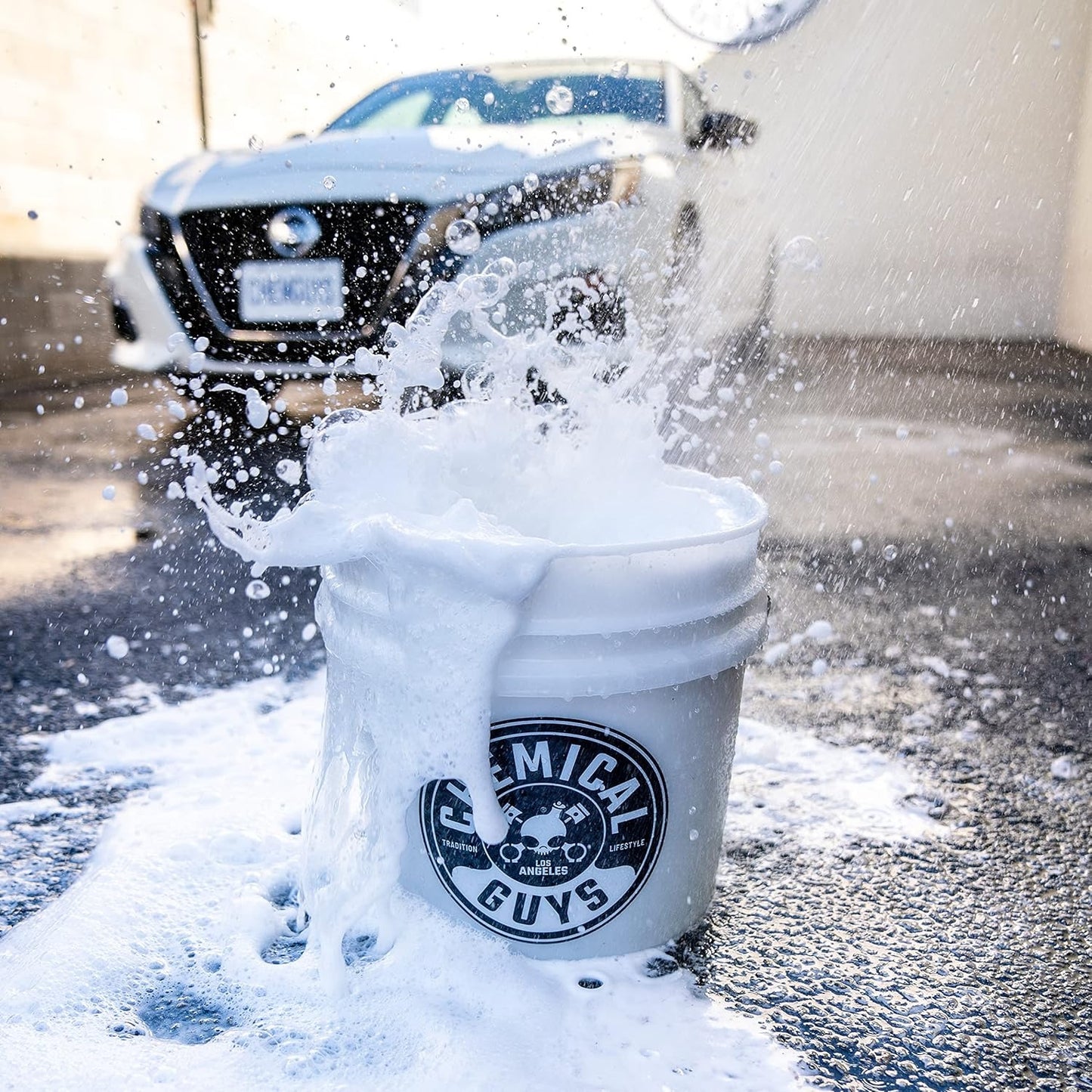 Heavy Duty Detailing Car Wash Bucket with Chemical Guys Logo Semi Transparent White 4.5 Gal