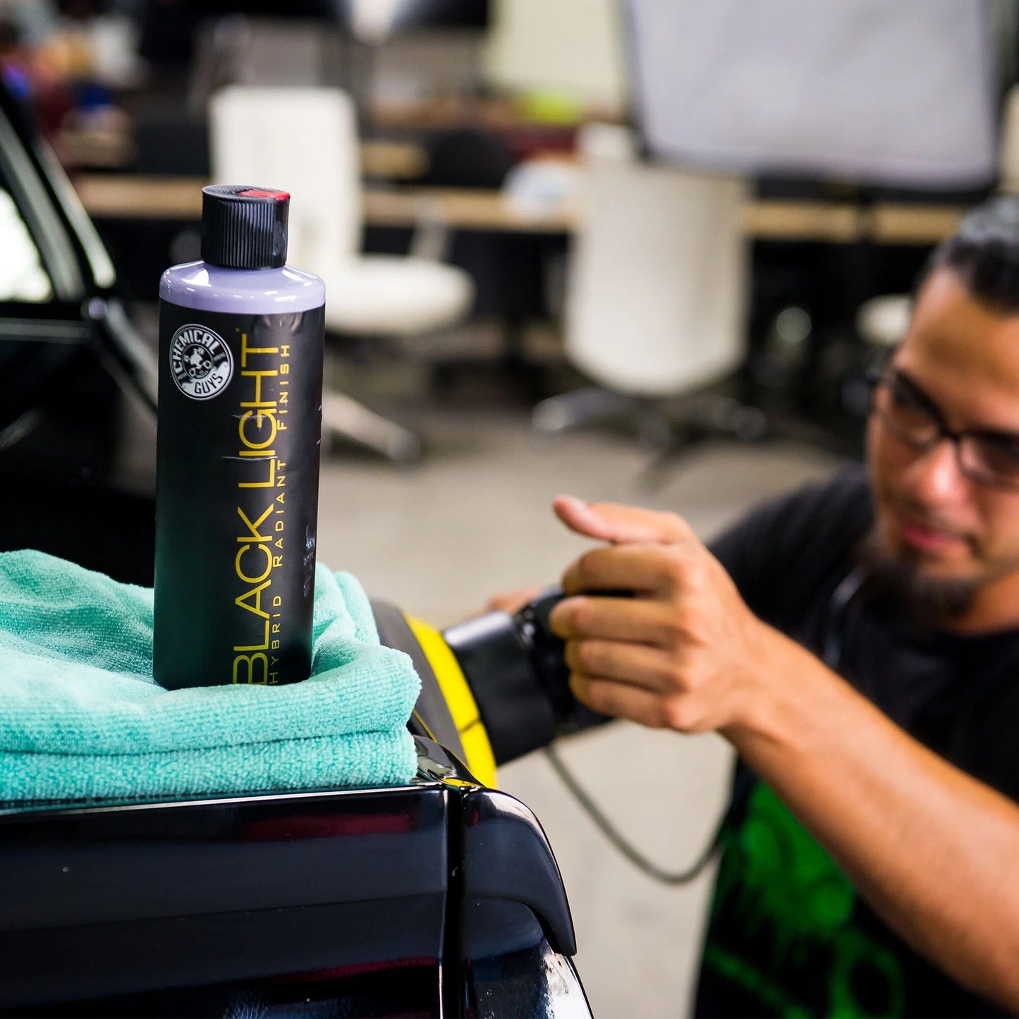 Black Light-Super Finish Glaze (16 oz) - Chemical Guys